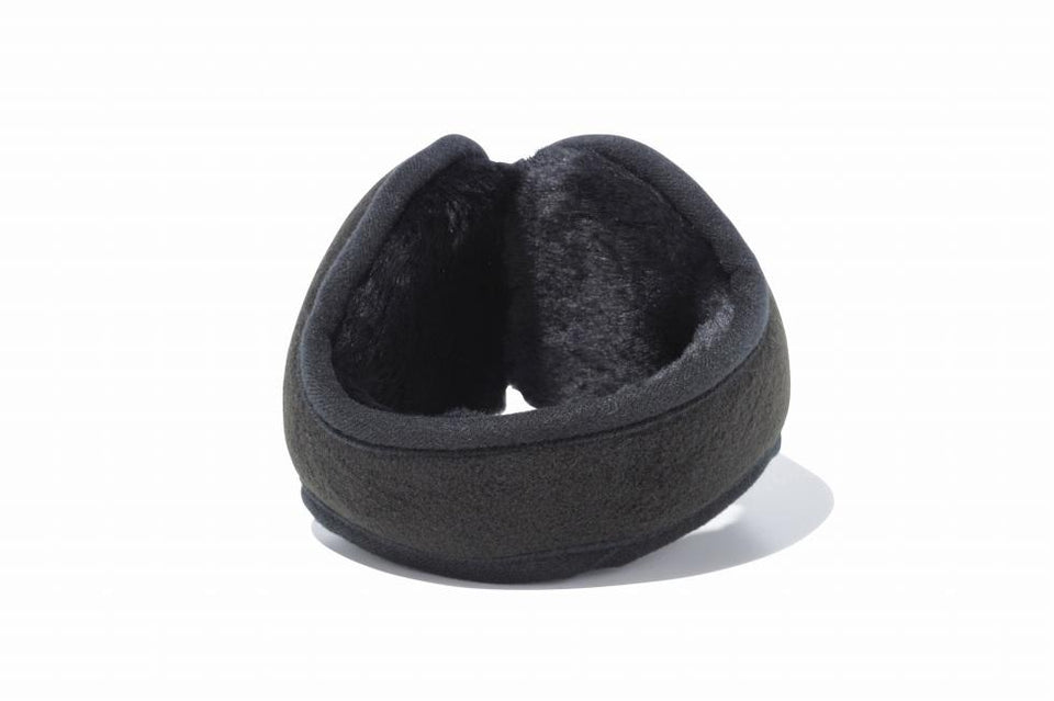 Orejeras negras con logo blanco