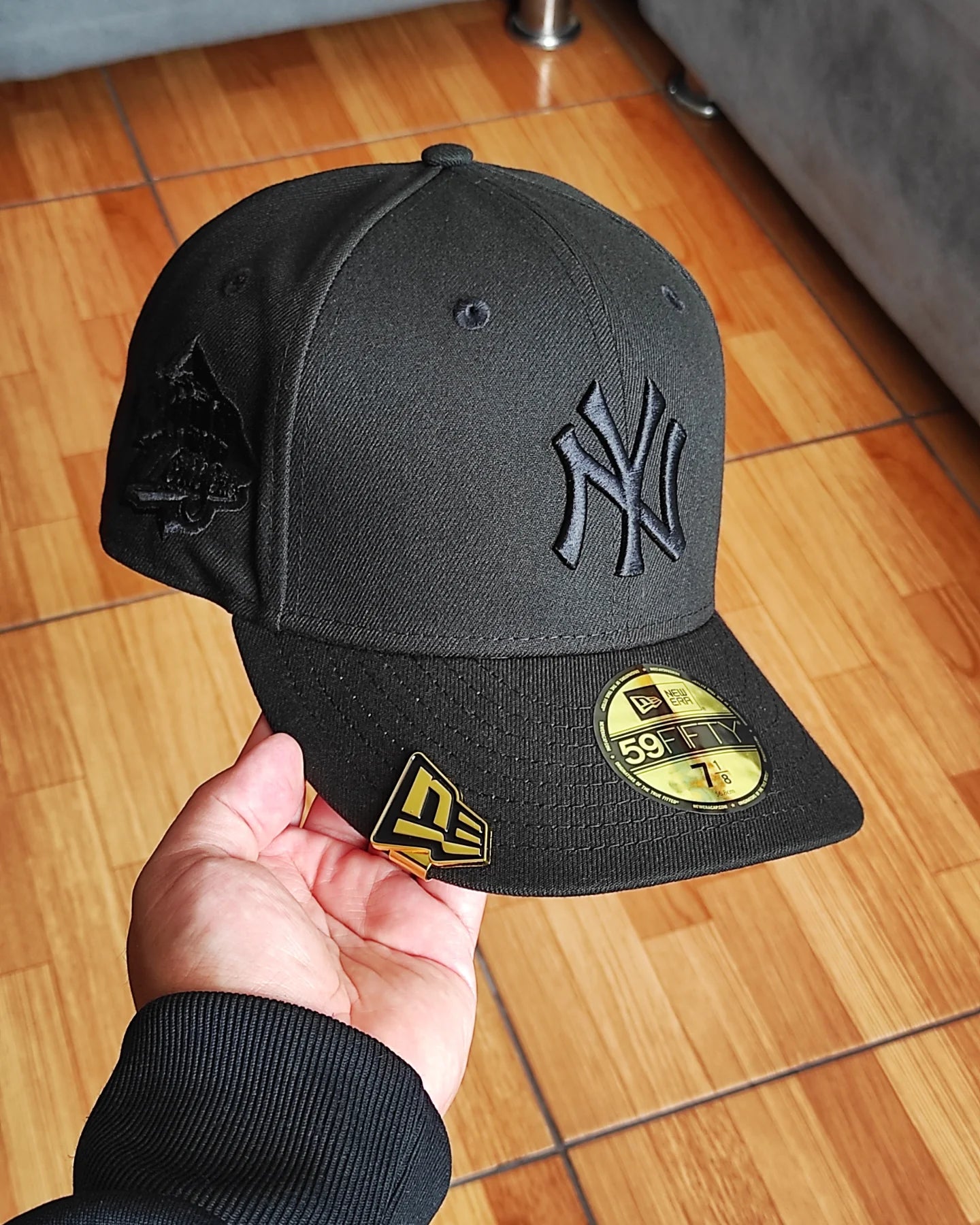 New Era New York Yankees World Series 1999 Black Out Red Edition 59Fifty Fitted Hat