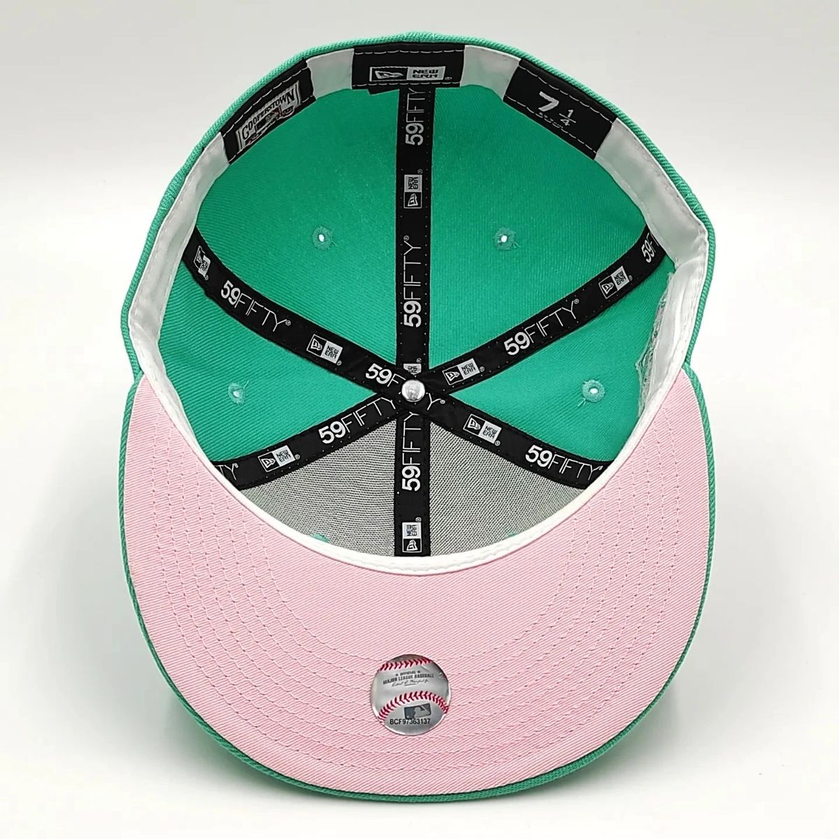 New York Yankees 1999 WORLD SERIES Exclusive New Era 59Fifty Fitted Hat - Teal/Pink Bottom
