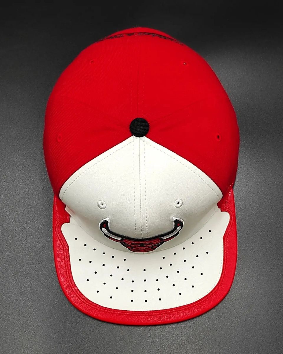Gorra Chicago Bulls Air Jordan DAY ONE Snapback Mitchell & Ness NBA - Blanco/Rojo