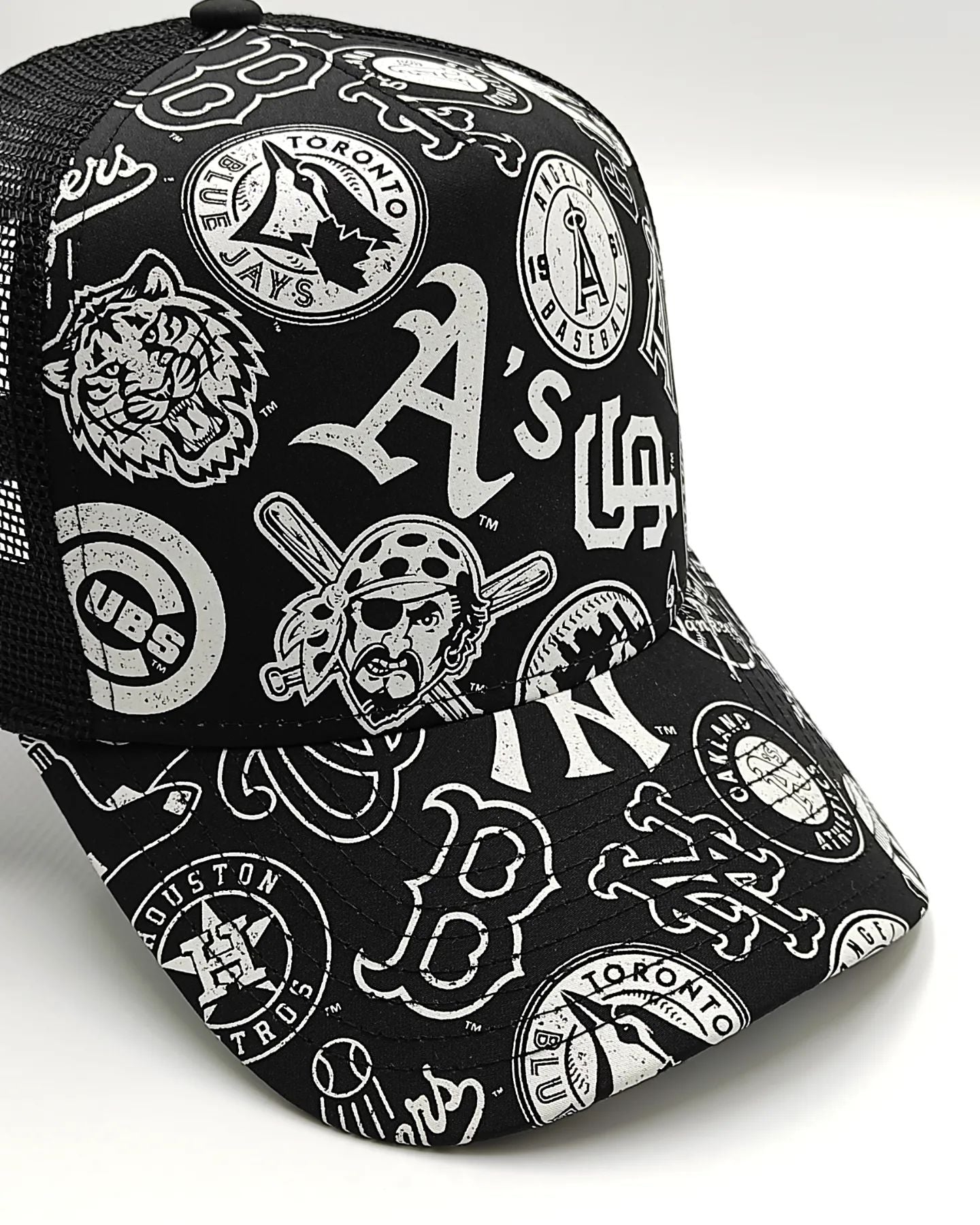 New Era ALL-OVER MLB trucker Black edition