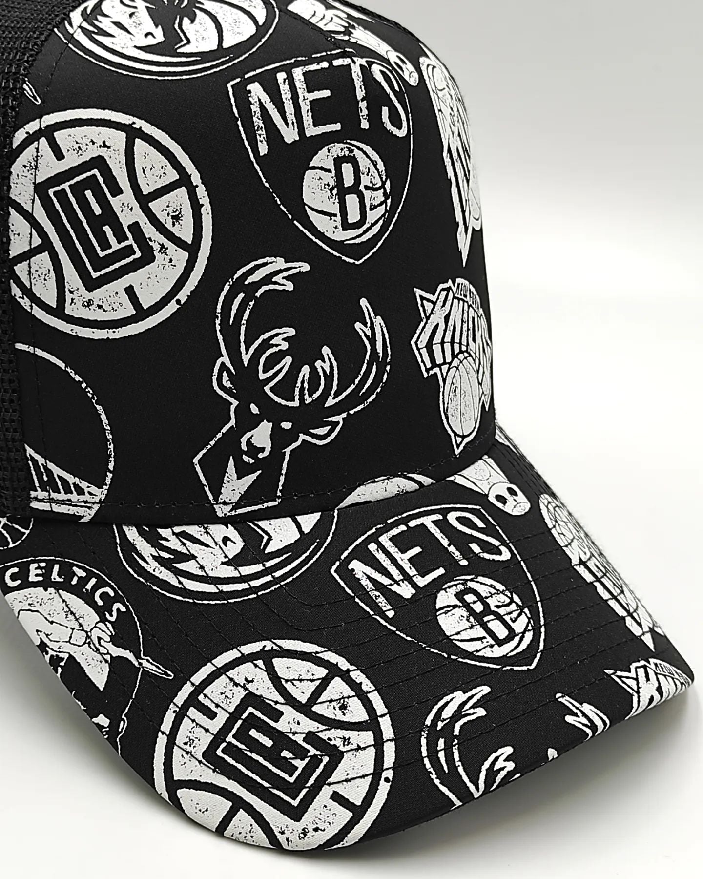 New Era ALL-OVER NBA trucker Black edition