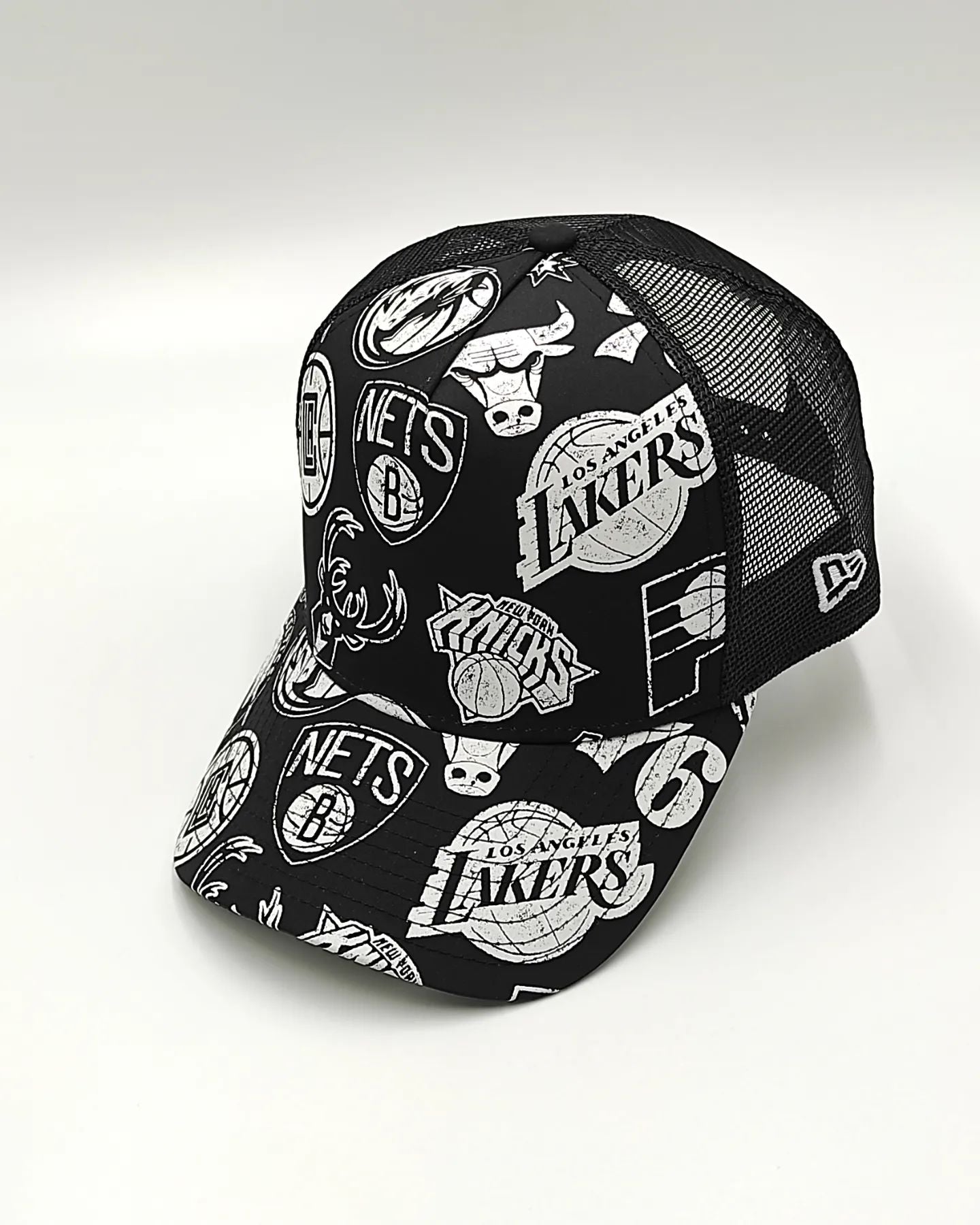 New Era ALL-OVER NBA trucker Black edition