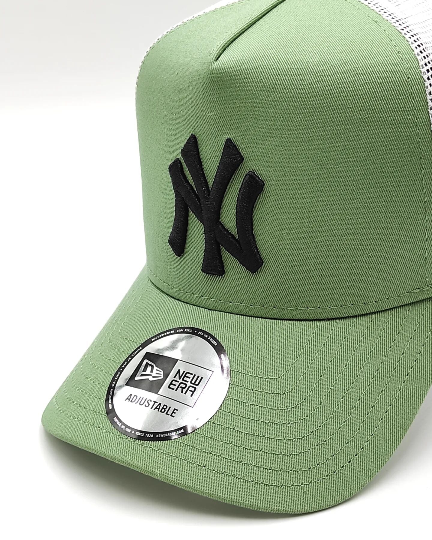 New Era New York Yankees league Essential trucker