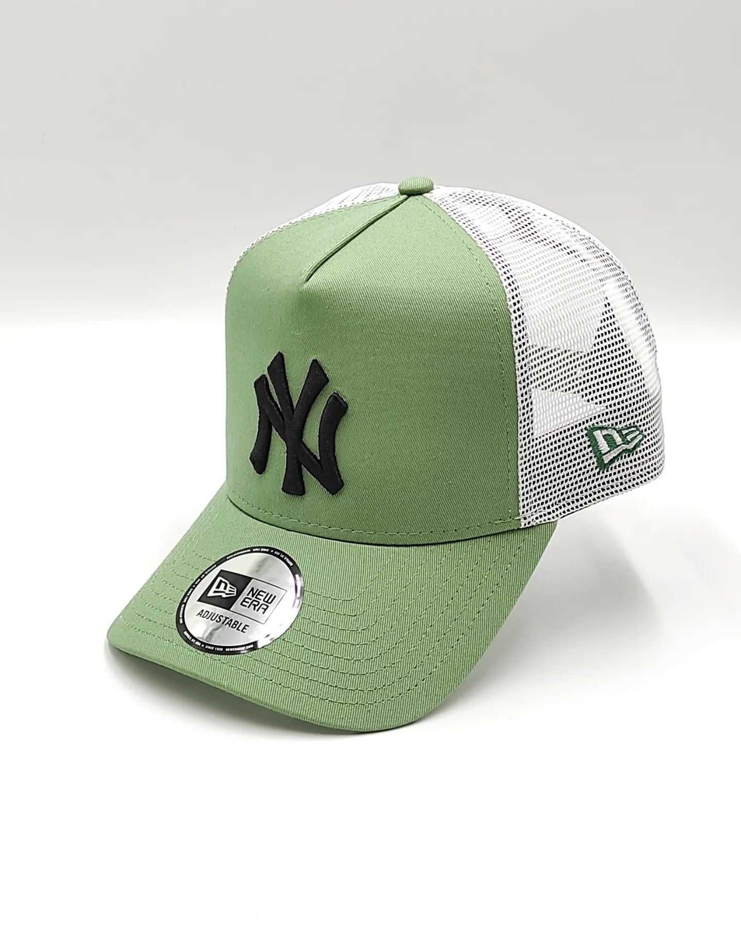New Era New York Yankees league Essential trucker