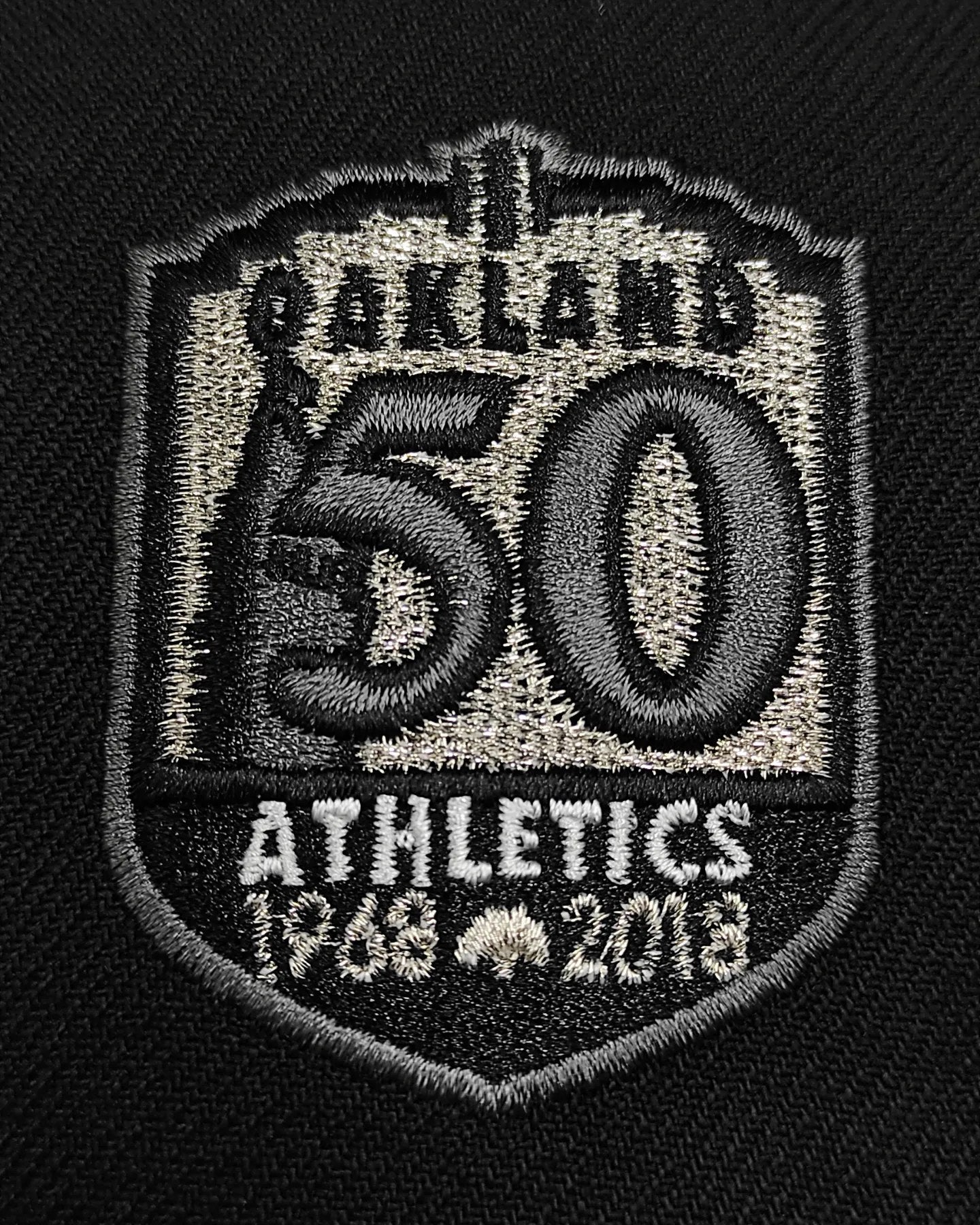 New Era 59Fifty Oakland Athletics 50th Anniversary Patch Alternate Hat - Black, Metallic Silver
