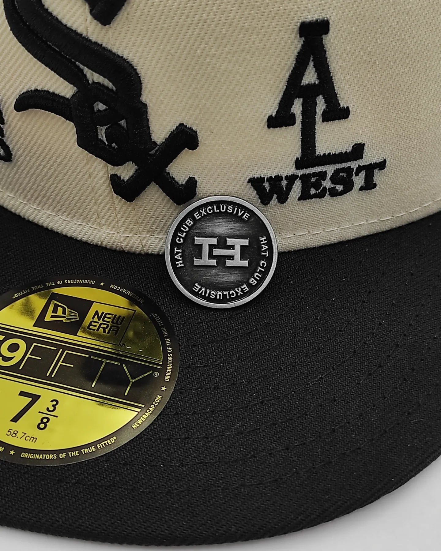Pin metalico Hat Club