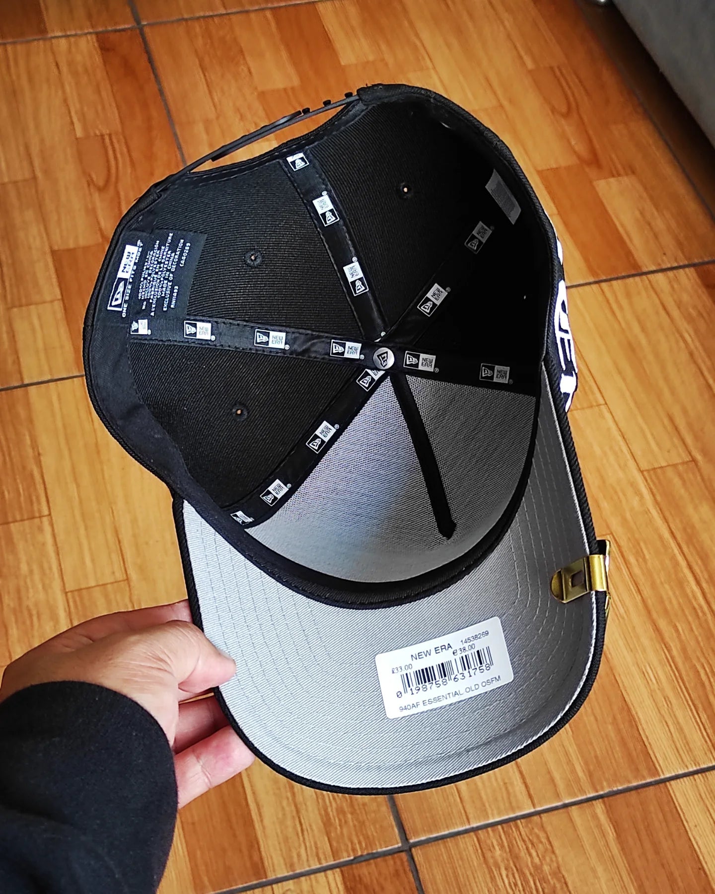 Gorra New Era Japan🇯🇵 Essential Ajustable A-frame negra.