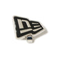 Clip para visera de gorra, logotipo de bandera NewEra, color silver plata