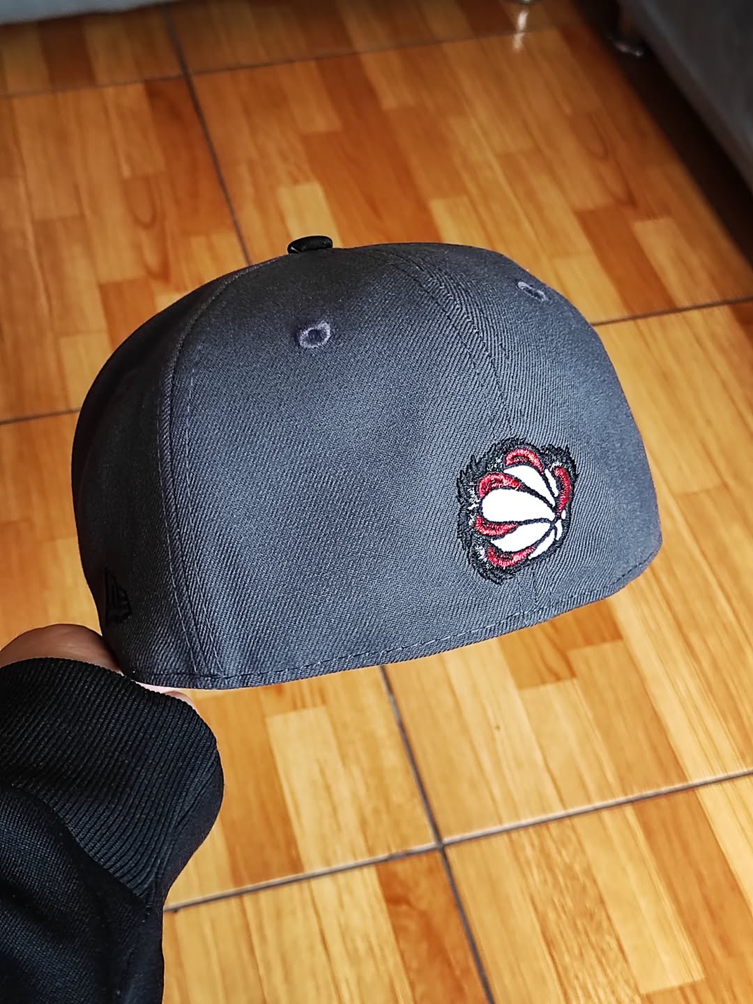 New Era Vancouver Grizzlies 30 Seasons Dark Gray Glow In The Dark Edition 59Fifty Fitted Hat