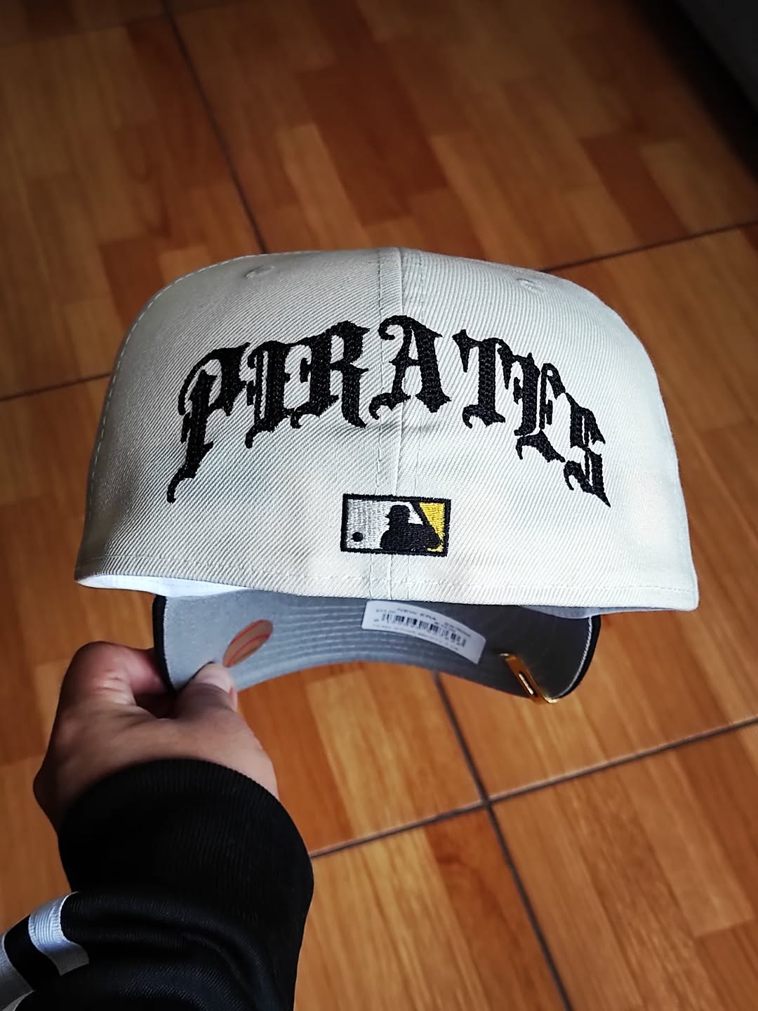 Pittsburgh Pirates MLB Team Wings 59FIFTY Fitted Light Beige Cap