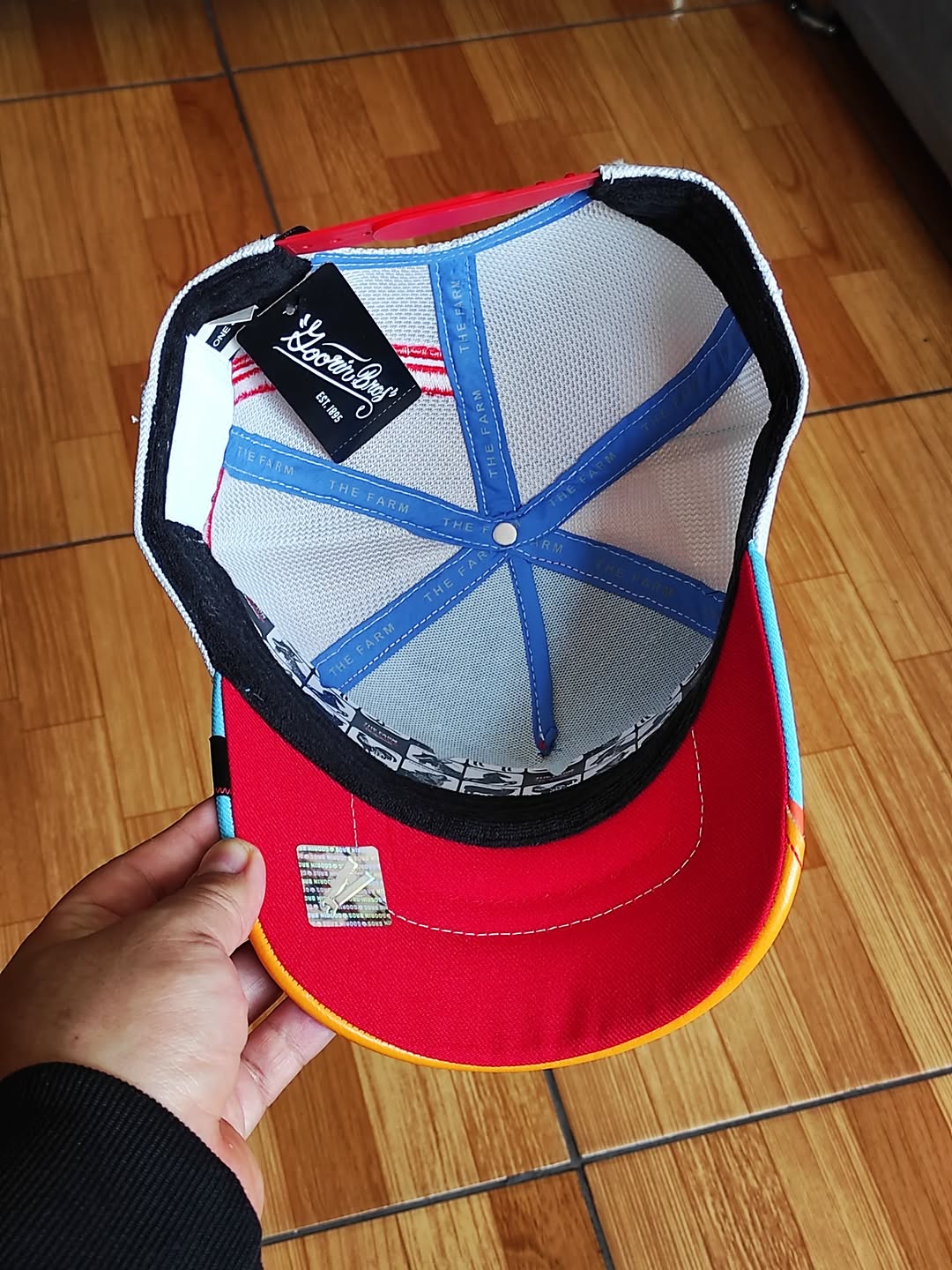 Gorra trucker azul y blanca dromedario Smokin' Somebody Stop Me Supercharged The Farm de Goorin Bros.