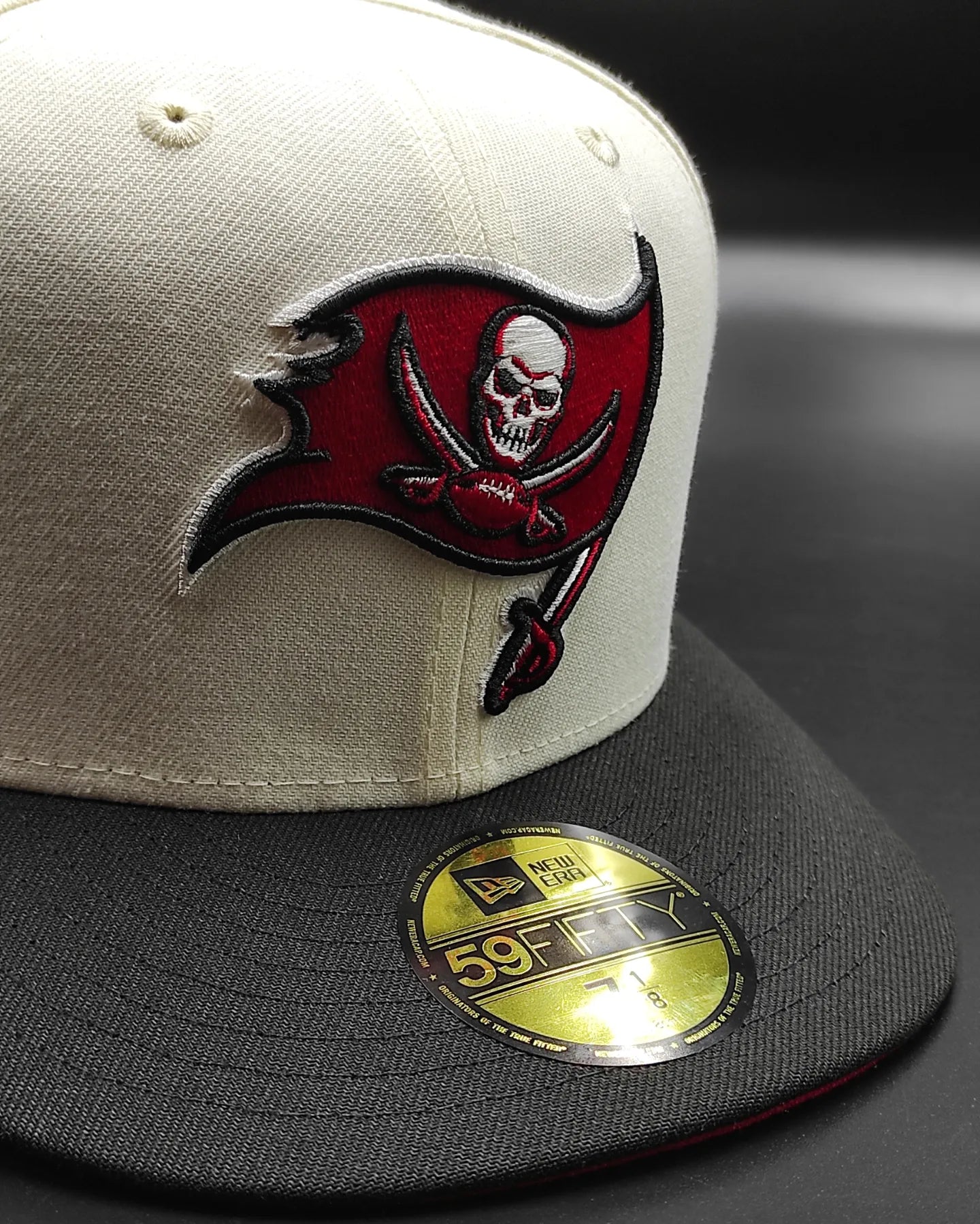 New Era Tampa Bay Buccaneers 30th Anniversary Cream Dome Edition 59Fifty Fitted Hat