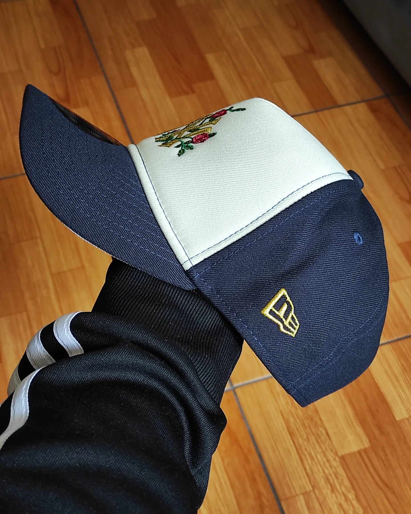 New Era New York Yankees World Series 1999 Gold Navy Two Tone A Frame 9Forty Snapback Hat