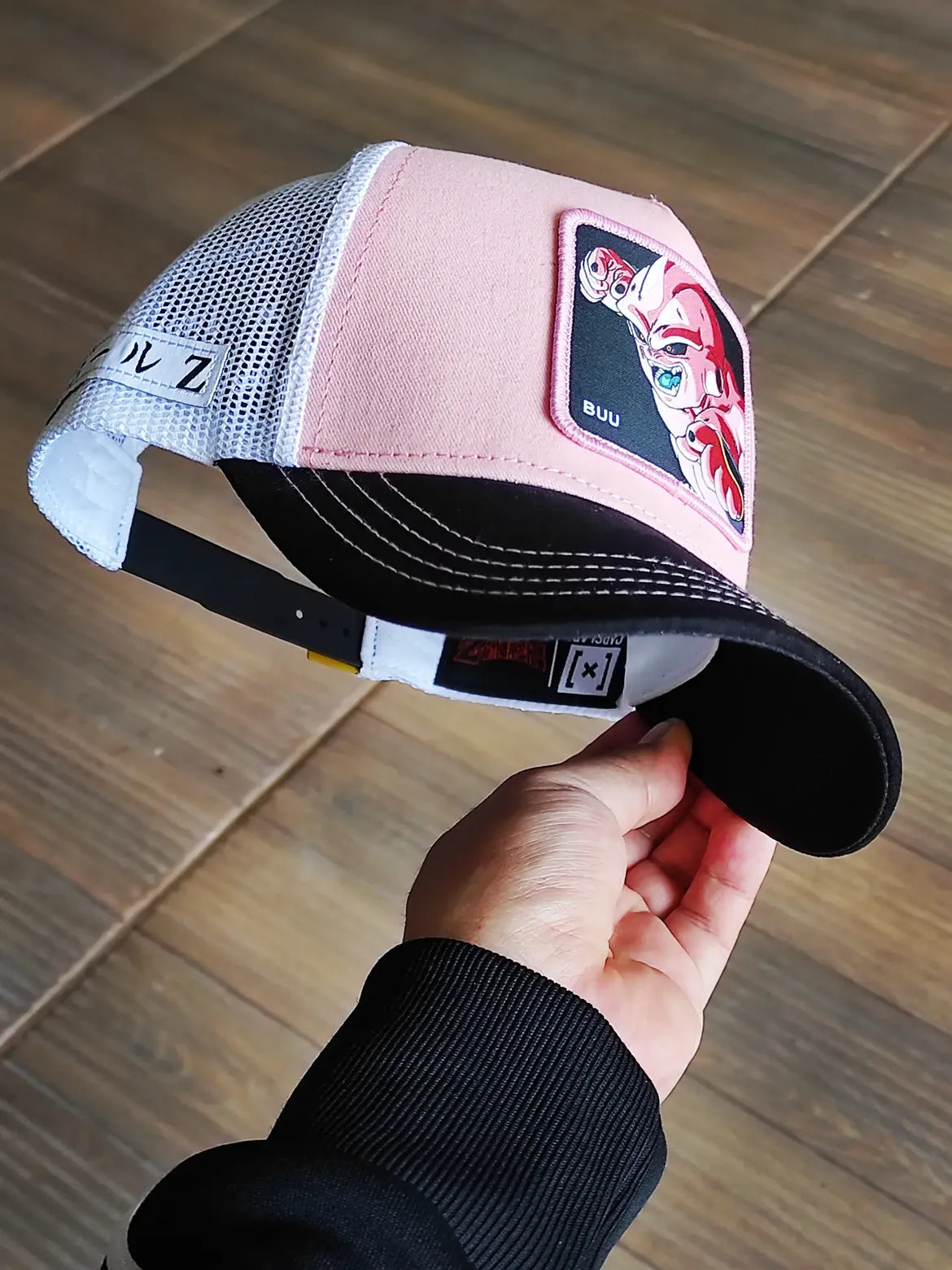 Gorra trucker rosa, blanca y negra Kid Buu DBZ8 BUU Dragon Ball de Capslab