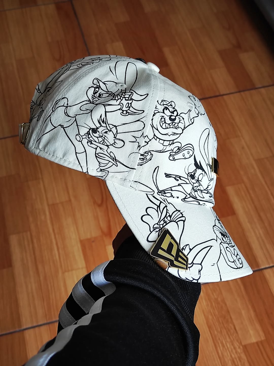 MLB Logo MLB X Looney Tunes White Casual Classic Adjustable Cap