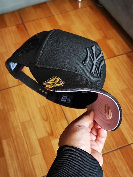 New Era New York Yankees world series 1999 black pink 9 FORTY AFRAME
