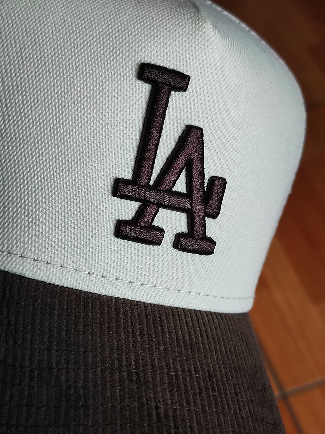 NEW ERA 9FORTY A-FRAME MLB LOS ANGELES DODGERS 60TH 2TONE / PINK UV TRUCKER