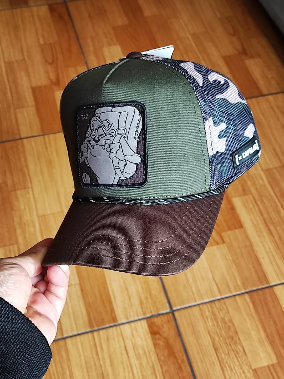 Trucker multicolor Diablo de Tasmania Looney Tunes de Capslab