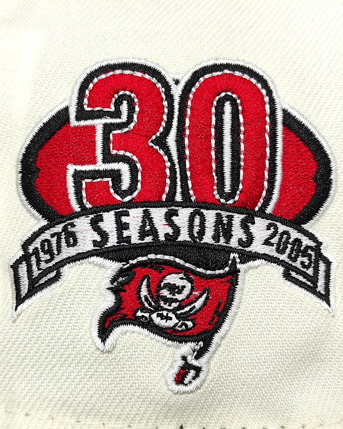 New Era Tampa Bay Buccaneers 30th Anniversary Cream Dome Edition 59Fifty Fitted Hat