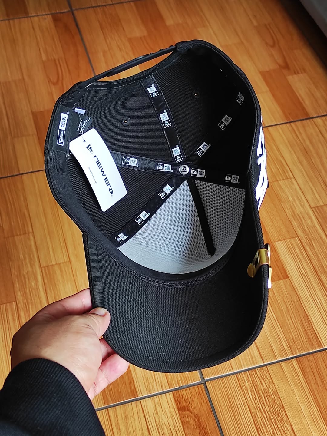 New Era Essential tagging black 9Forty A-Frame