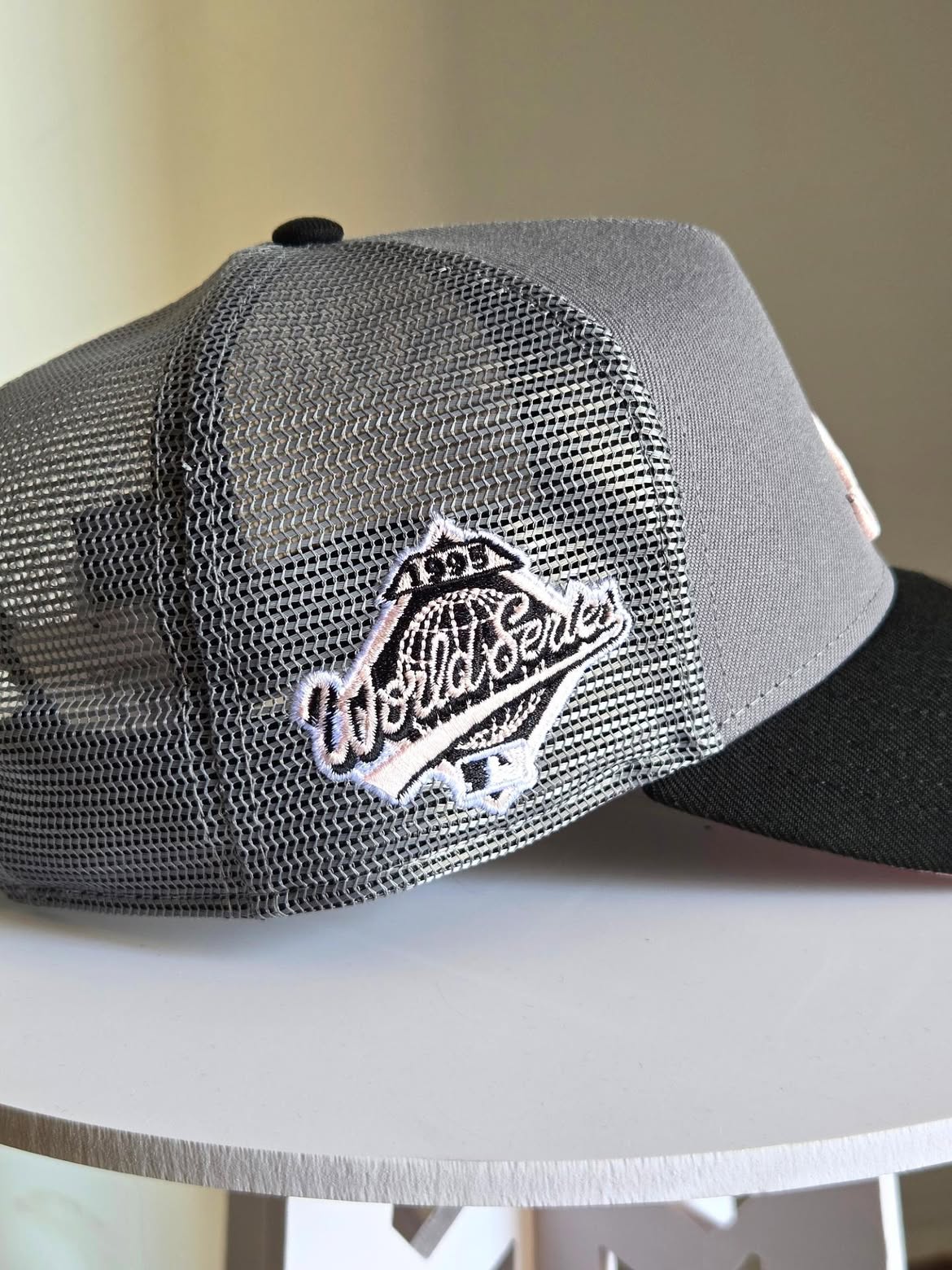 New Era Atlanta Braves World Series 1995 trucker correa tela