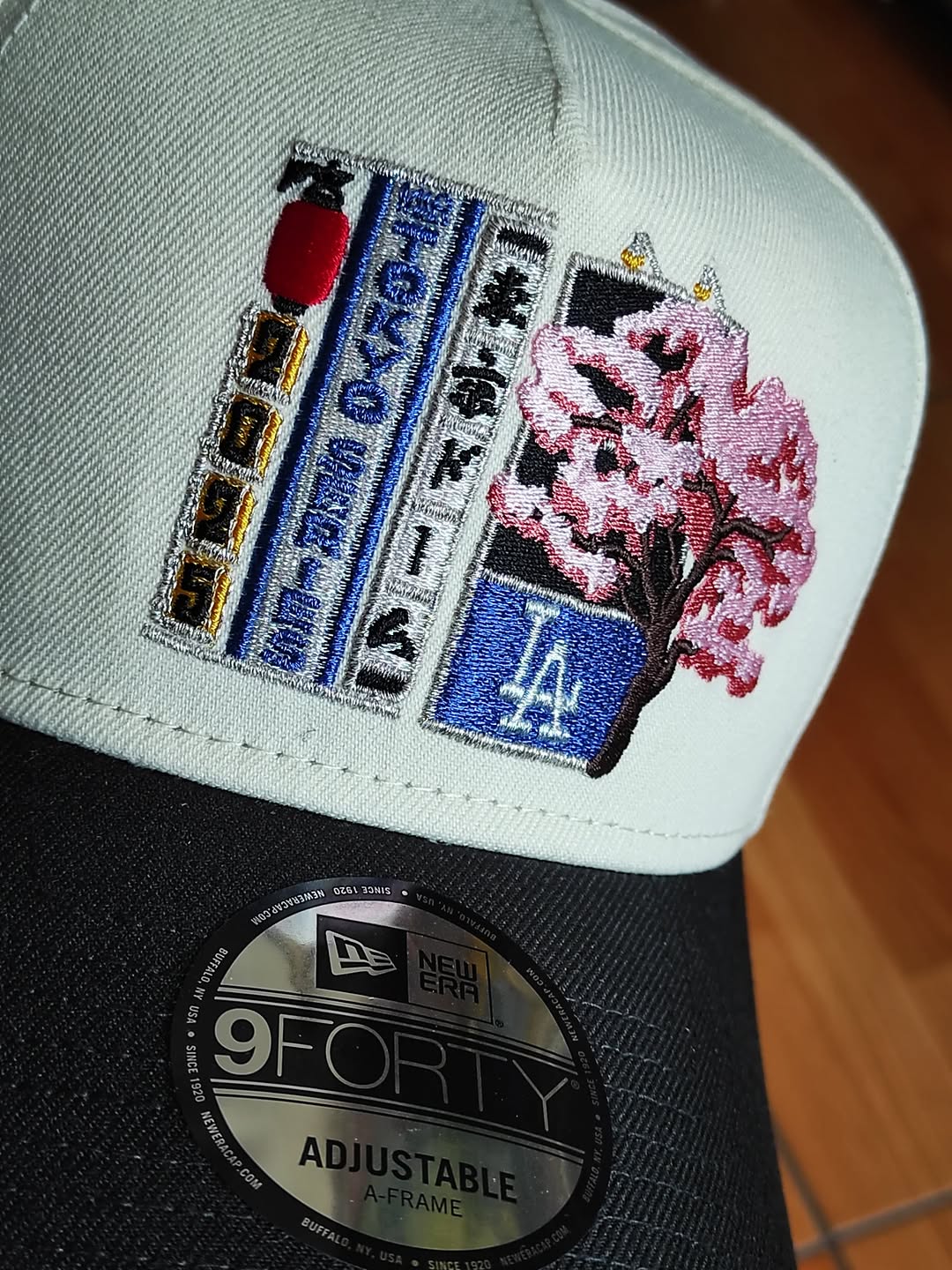 New Era Los Angeles Dodgers Tokyo Series 2025 Chrome Two Tone Edition 9Forty A Frame Snapback Hat