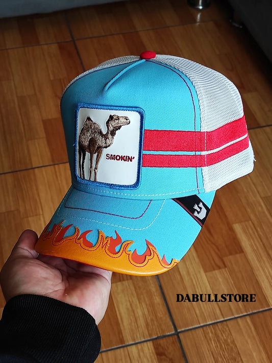 Gorra trucker azul y blanca dromedario Smokin' Somebody Stop Me Supercharged The Farm de Goorin Bros.