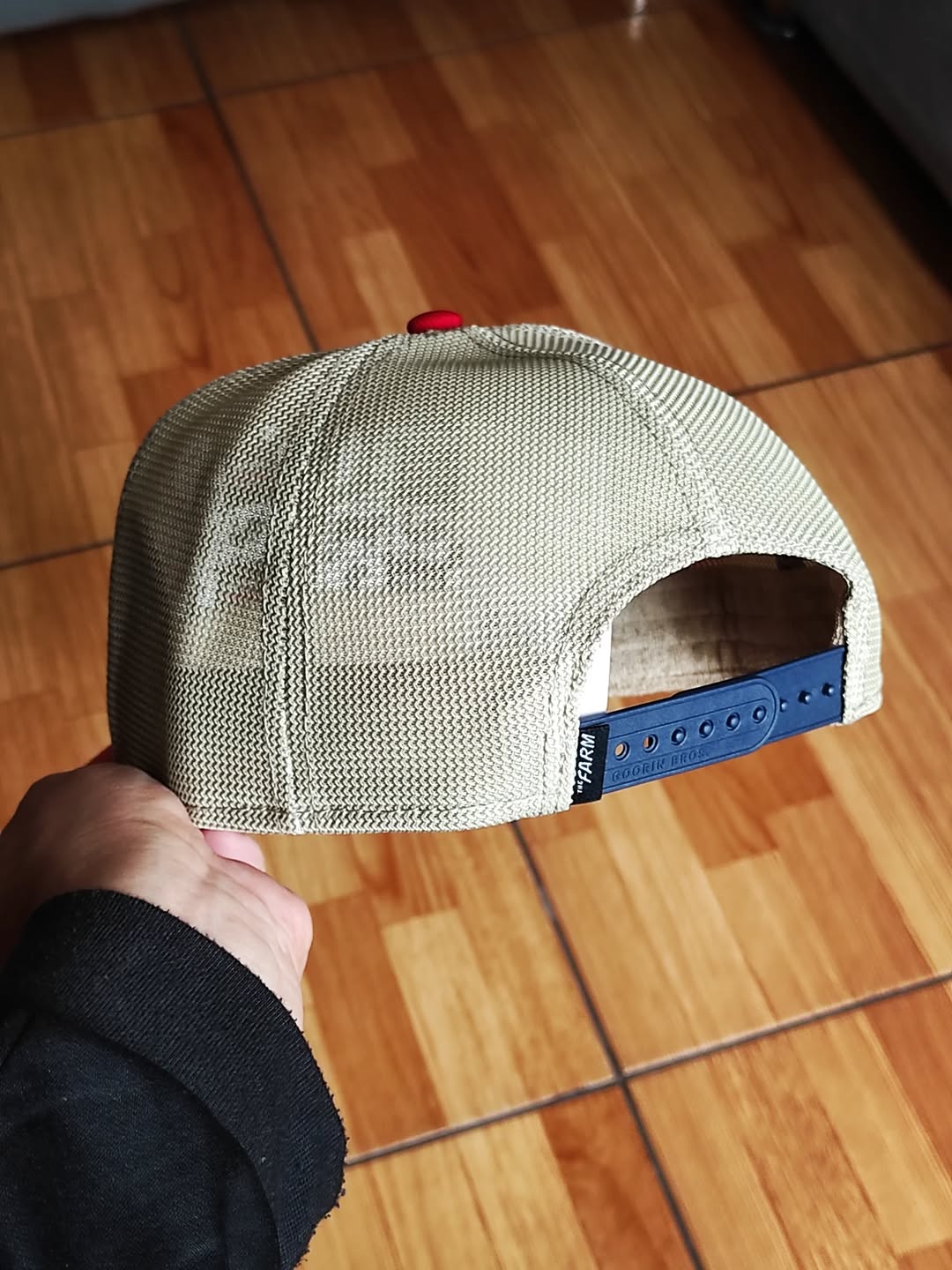 Gorra trucker azul marino y roja gallo Shleather Cock The Farm de Goorin Bros