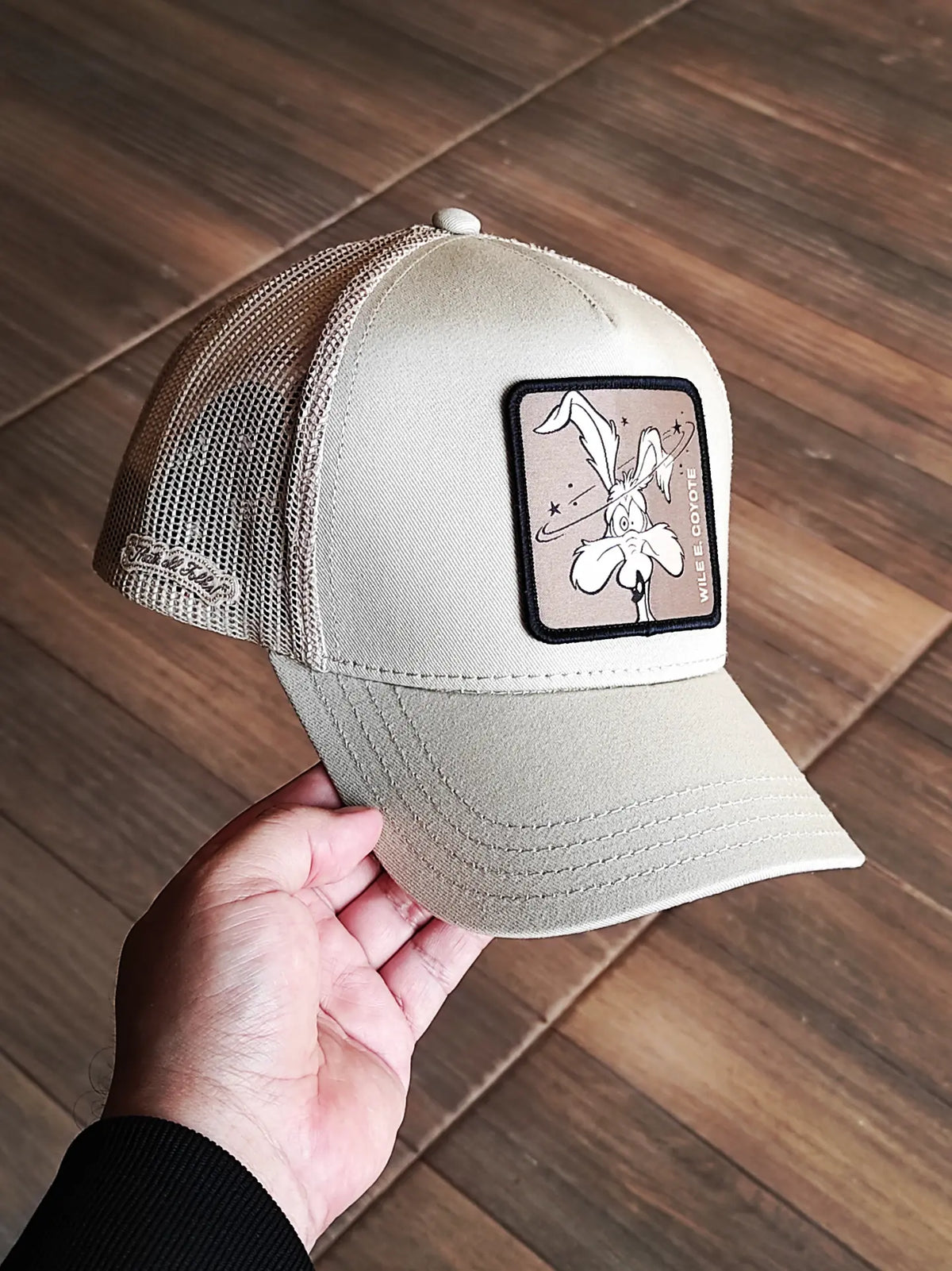 Capslab Looney Tunes Wile E. Coyote Trucker Snapback Hat