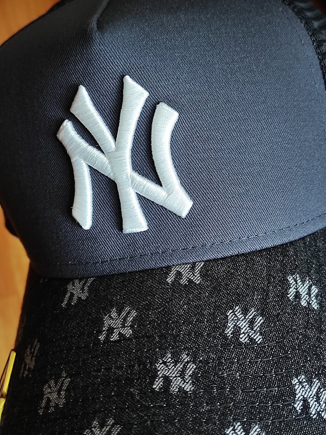 New Era New York Yankees multilogo trucker a frame