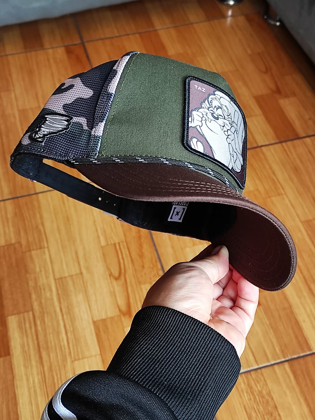 Trucker multicolor Diablo de Tasmania Looney Tunes de Capslab