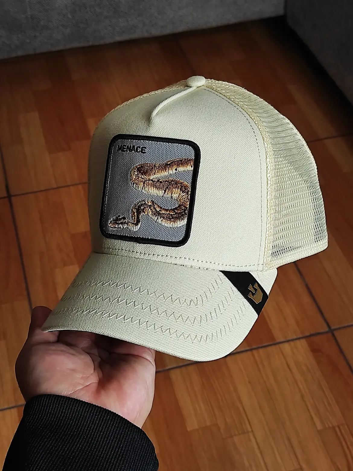 Gorra trucker beige serpiente Menace Deadly Companion Core Canvas The Farm de Goorin Bros