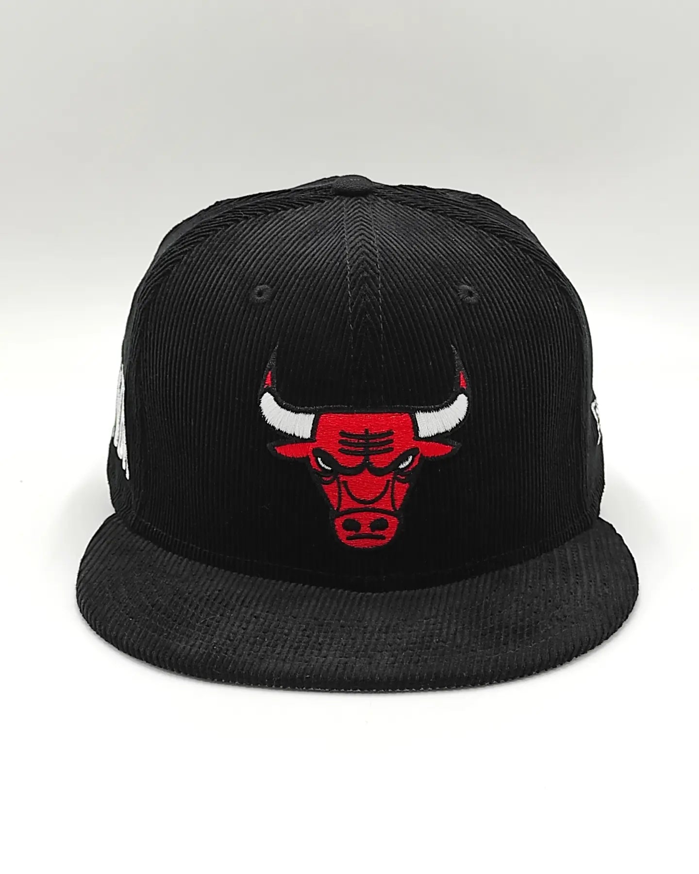 Chicago Bulls OLD SCHOOL CORDUROY SIDE-PATCH Black Fitted Hat by New Era