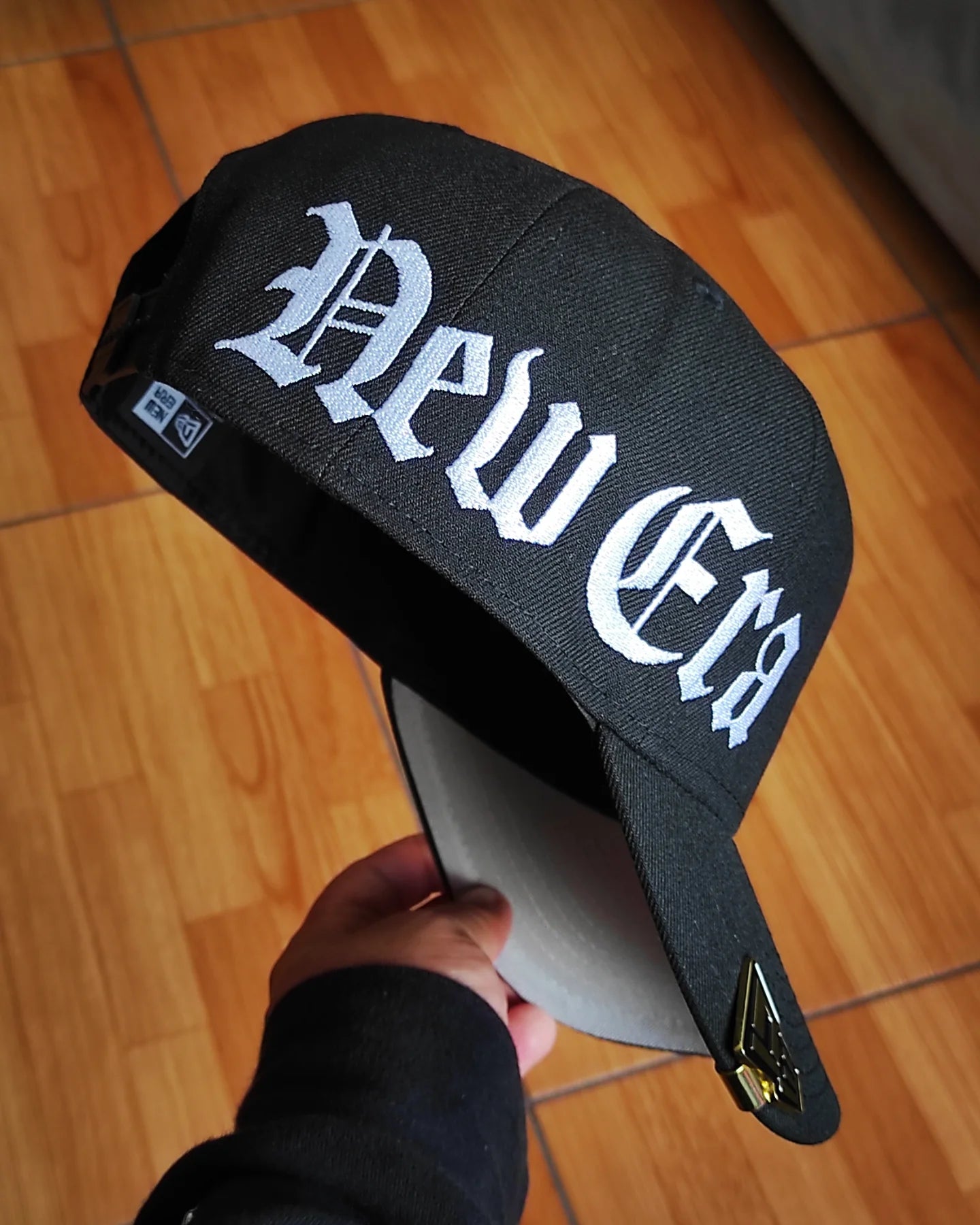Gorra New Era Japan🇯🇵 Essential Ajustable A-frame negra.