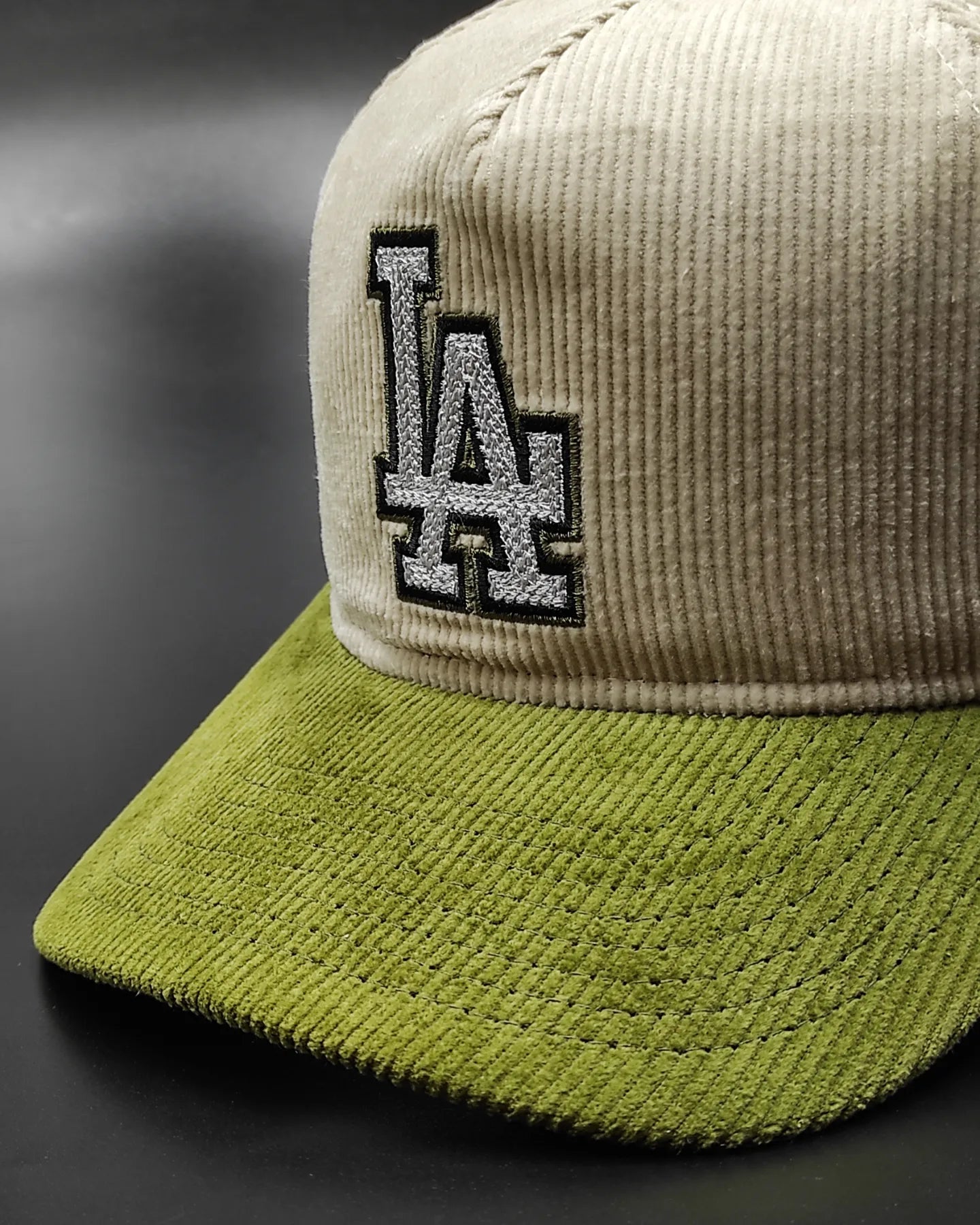 New Era Los Angeles Dodgers olivo corduroy golfer snapback