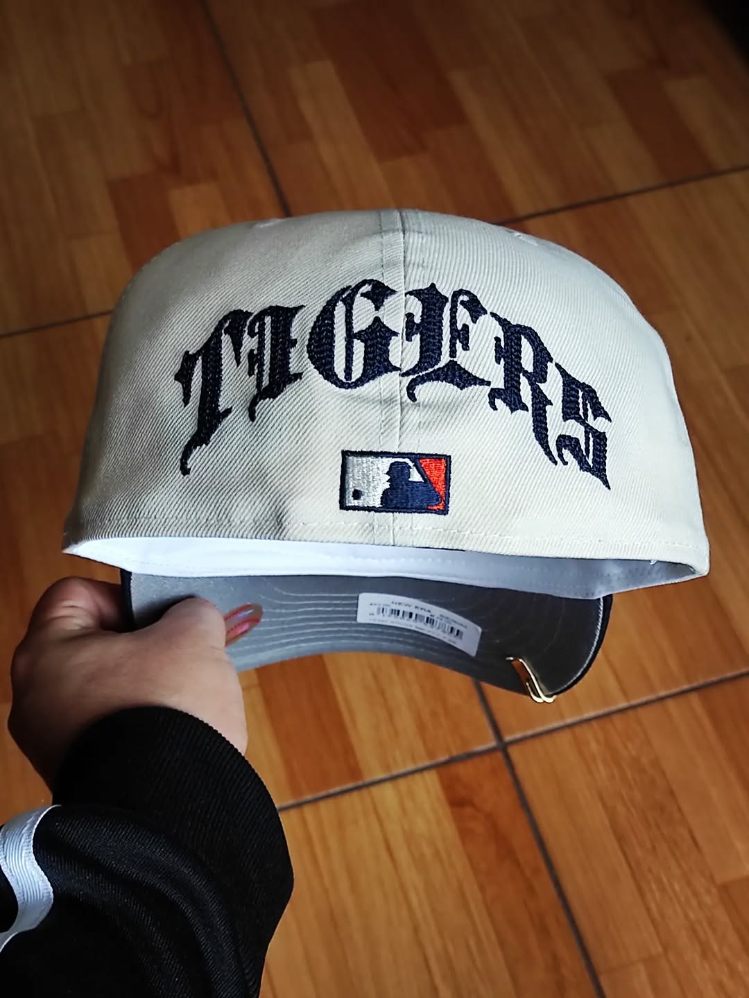 Gorra Detroit Tigers MLB Team Wings 59FIFTY Fitted Beige Claro