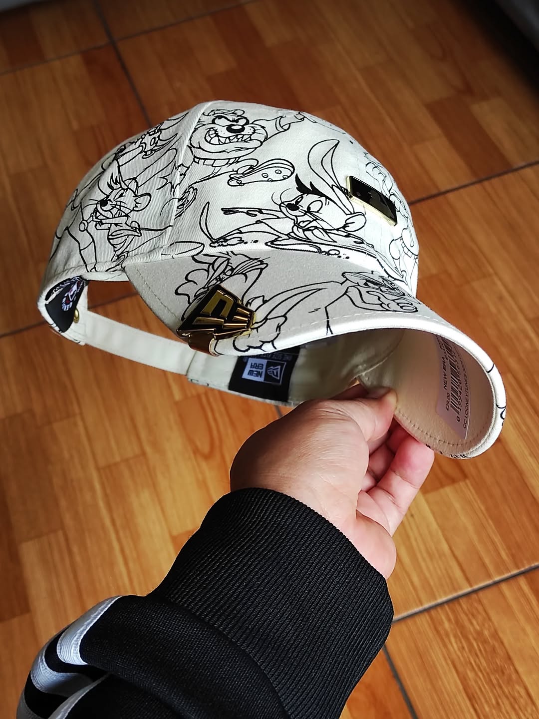 MLB Logo MLB X Looney Tunes White Casual Classic Adjustable Cap