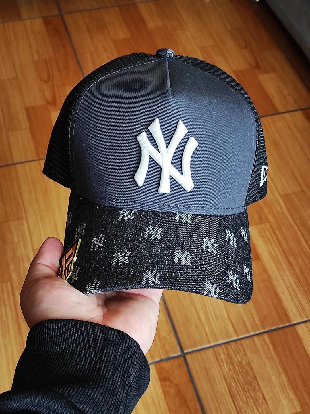 New Era New York Yankees multilogo trucker a frame