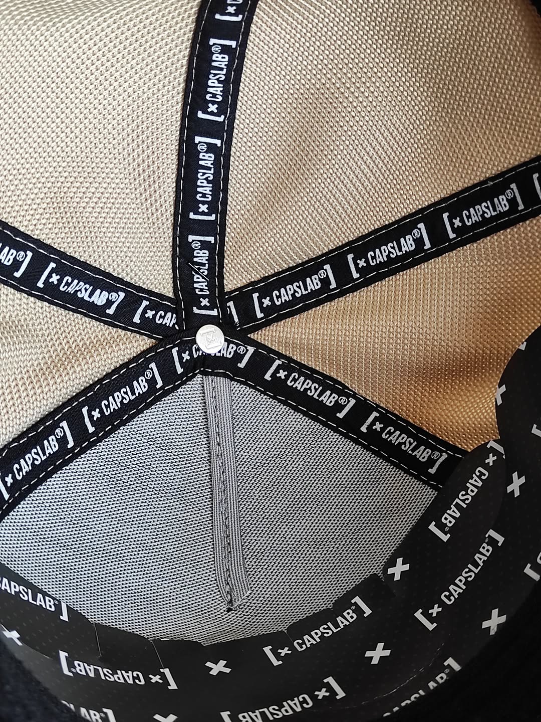 Gorra Capslab dragón ball Gohan super saya trucker cap