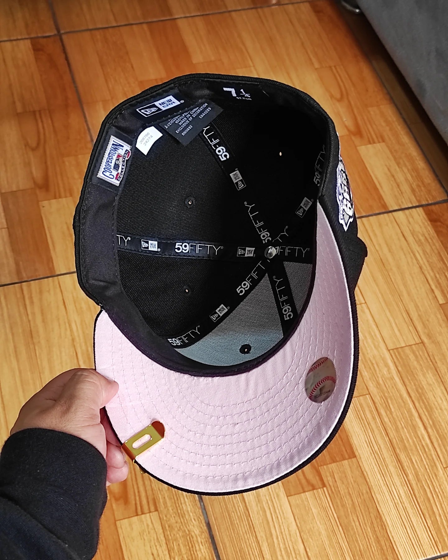New Era New York Yankees World series 1999 black / pink  59fifty fitted