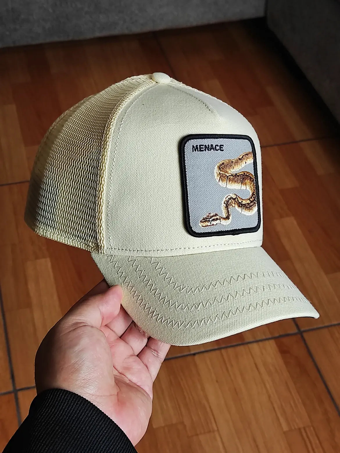Gorra trucker beige serpiente Menace Deadly Companion Core Canvas The Farm de Goorin Bros