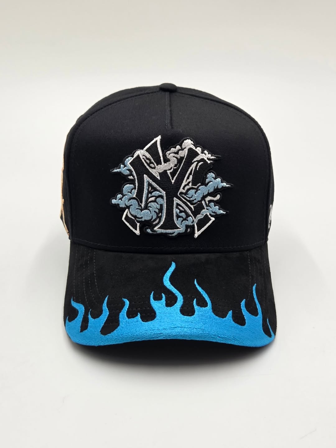Gorra Qori Caps coleccion Cloud☁️ & Yankees🔥 a-frame Snapback