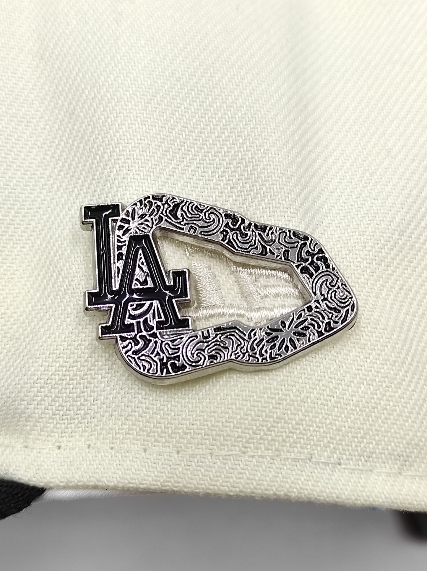 PIN METÁLICO LA NEW ERA FLAG