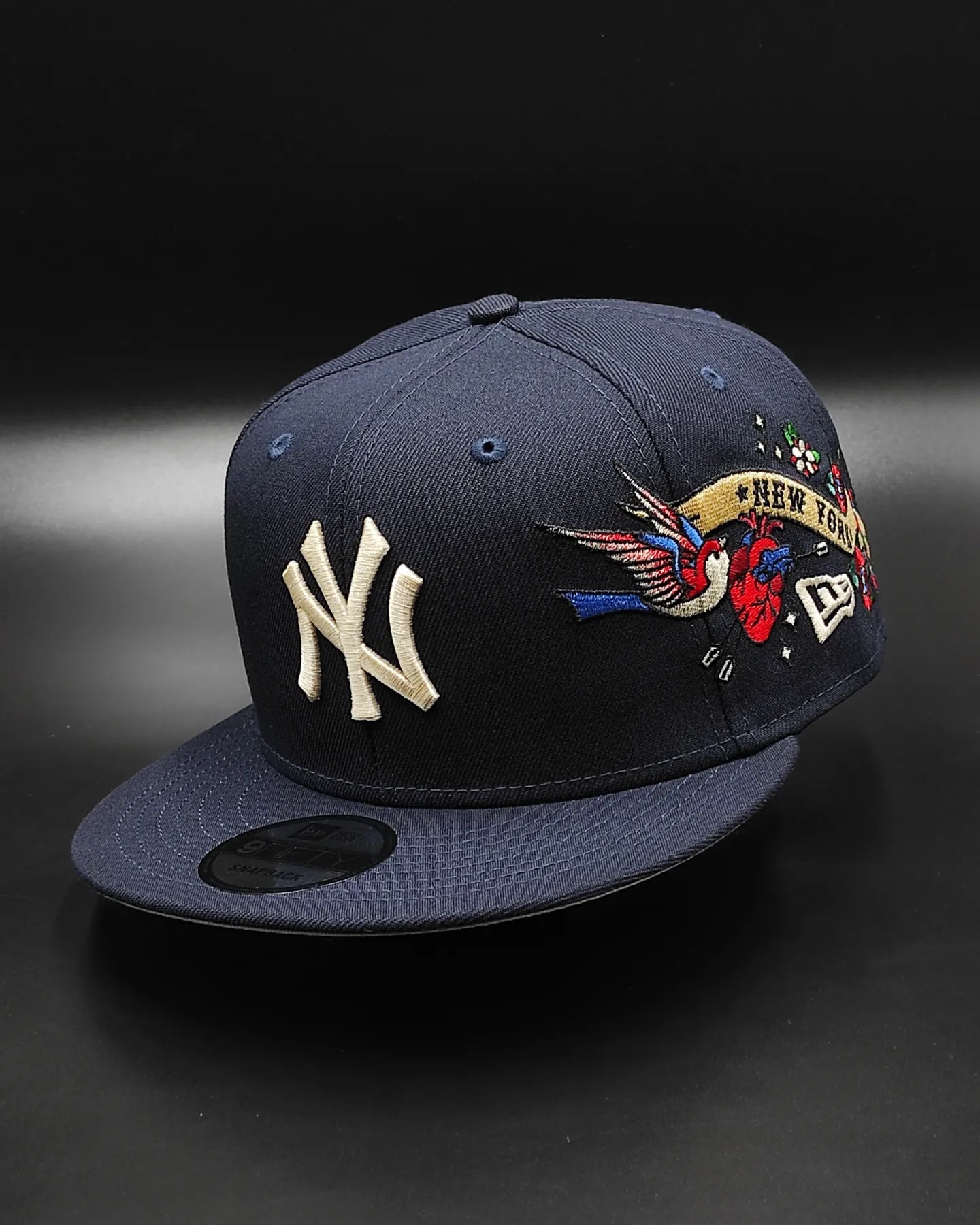 New York Yankees Gray Bottom City Art Side Patch New Era 9Fifty Snapback - Navy Blue