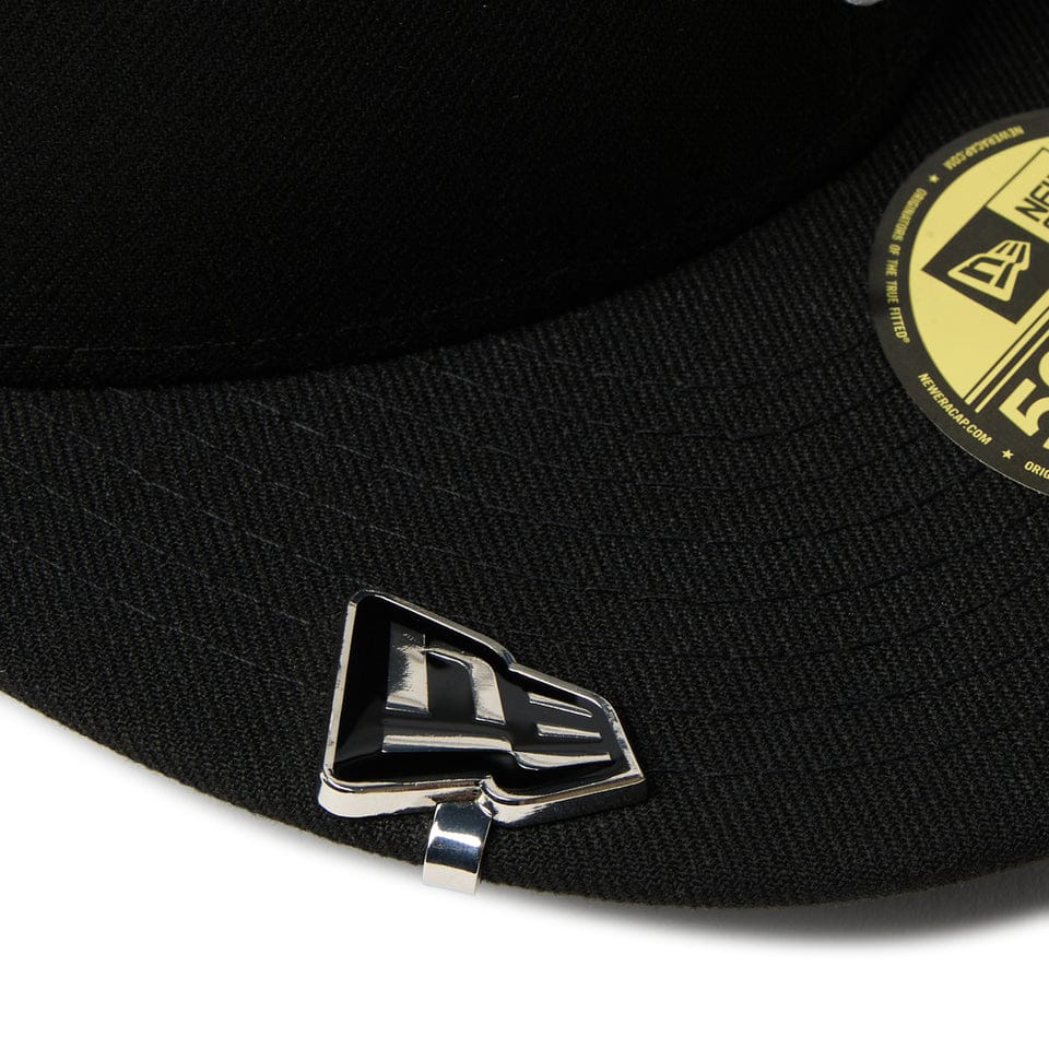 Clip para visera de gorra, logotipo de bandera NewEra, color silver plata