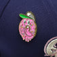 Pin Metálico pink hat