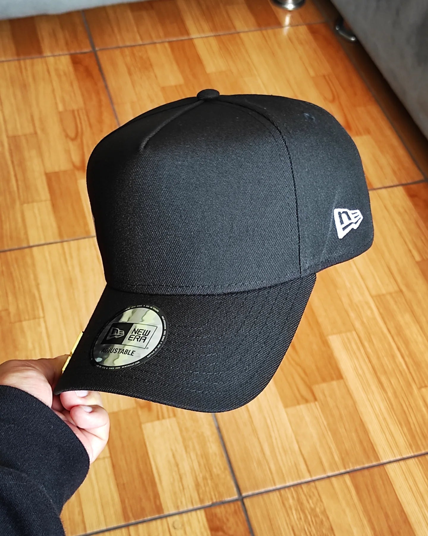 Gorra New Era Japan🇯🇵 Essential Ajustable A-frame negra.