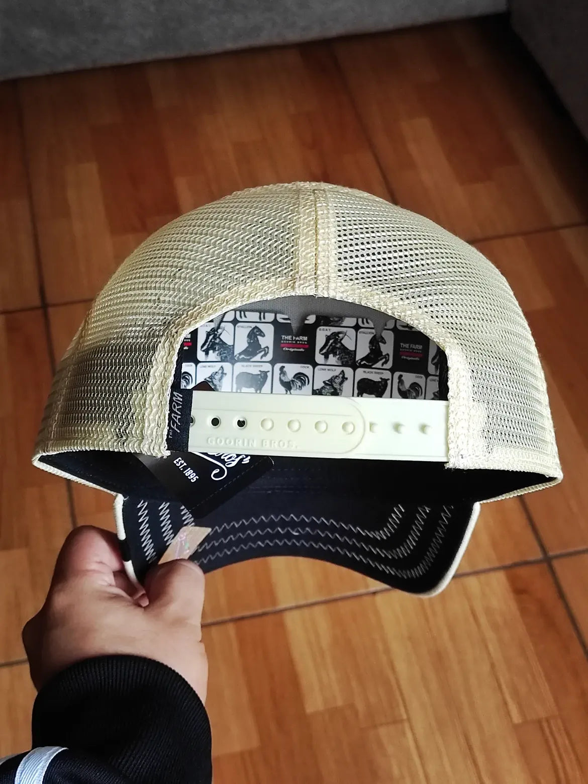 Gorra trucker beige serpiente Menace Deadly Companion Core Canvas The Farm de Goorin Bros