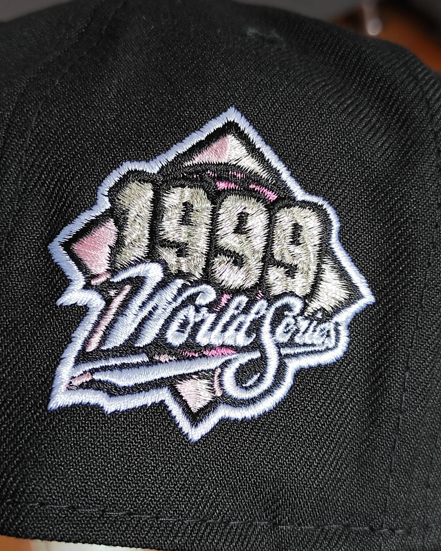 New Era New York Yankees World series 1999 black / pink  59fifty fitted